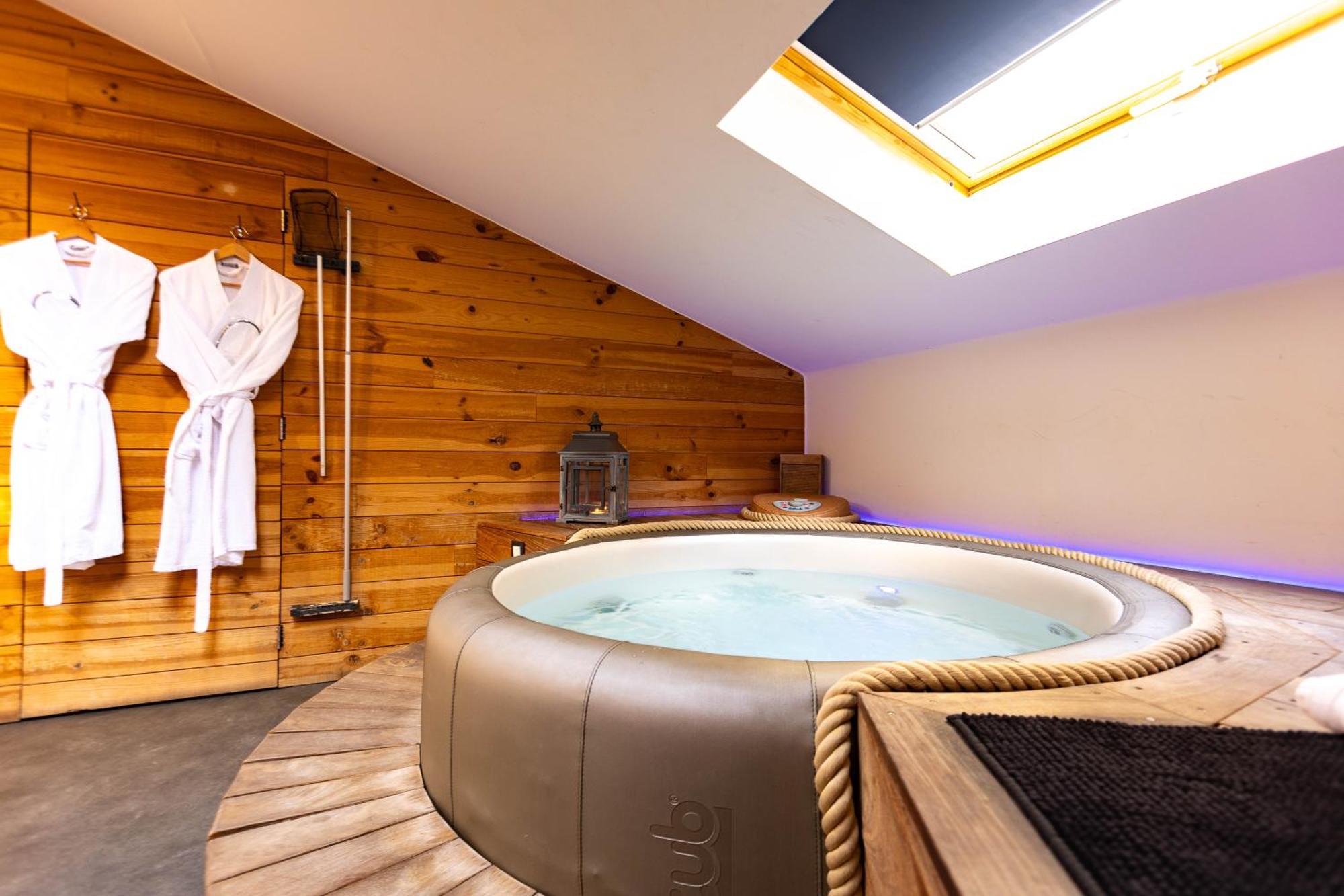 Le Lov'T - Suite Avec Jacuzzi Spontin Екстер'єр фото